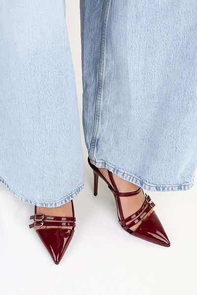 Shoeberry Damen-Stiletto mit Gürtelschnalle aus Lackleder in Jasmin-Burgunderrot