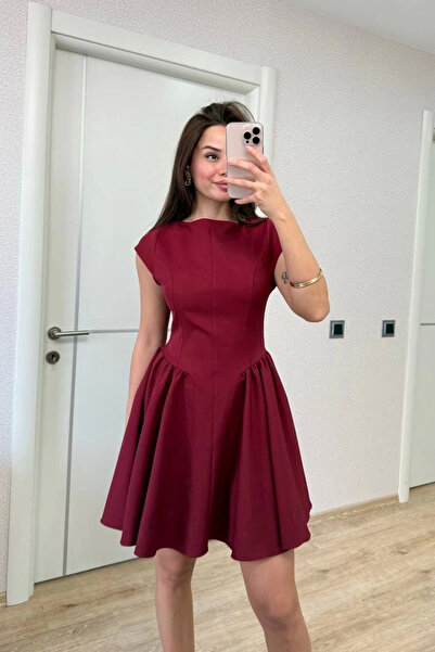 velmorafashion فستان فيلمورا بريميوم قصير بتصميم جرس منخفض الظهر - لون أحمر د...