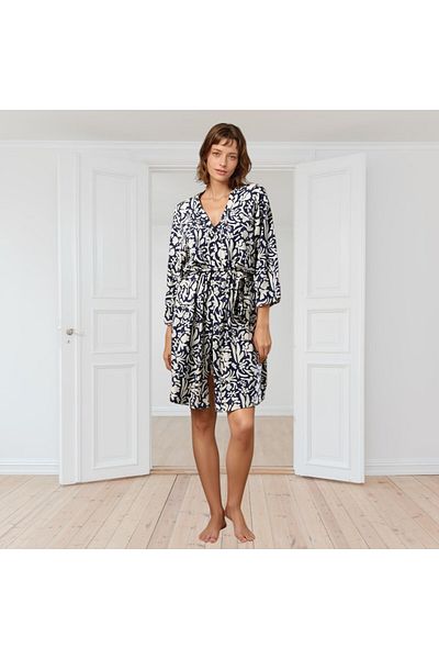 Pierre Cardin Piping Detailed Strappy Tank Top & Patterned Shorts & Dressing Gown 3-Piece Viscose Pajama Set T5Hcl8Vr.9P.7.Pc