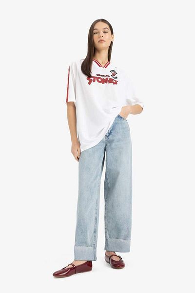 DeFacto Rolling Stones Oversize Φαρδύ μπλουζάκι με κοντό μανίκι με στάμπα με λαιμόκοψη V E6139ax25sm