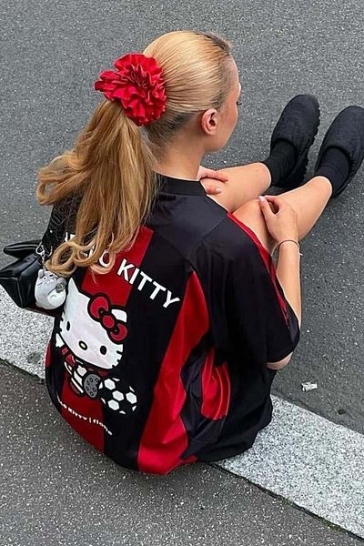 Köstebek Μαύρο κόκκινο μπλουζάκι Unisex ποδοσφαιρικής φανέλας Hello Kitty