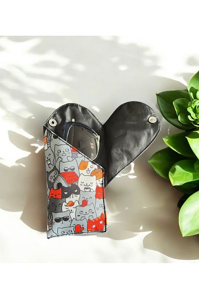 Moserini Patterned Heart Glasses Case - Catlantis