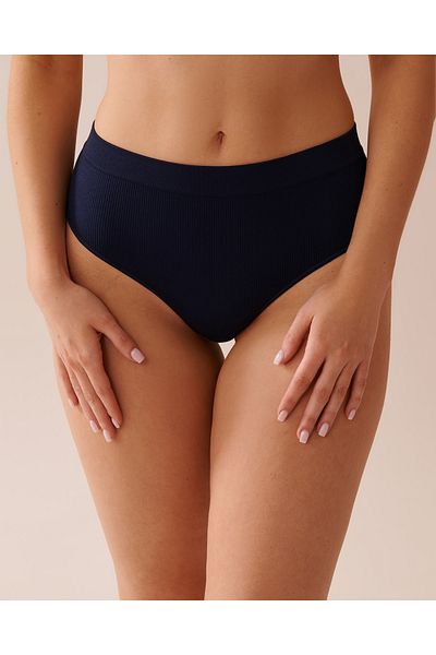 La Vie en Rose Seamless Fabric Ribbed High Waist Thong Panty