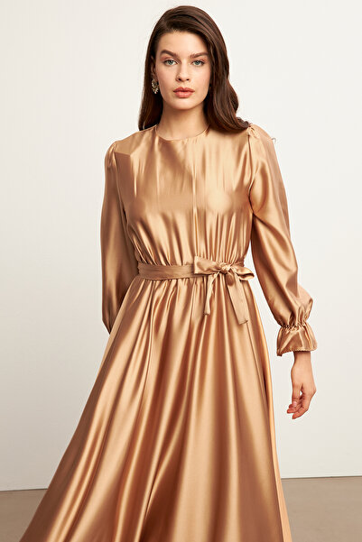 VAVİNOR Σατέν Φόρεμα Liza Sash - Χρυσό