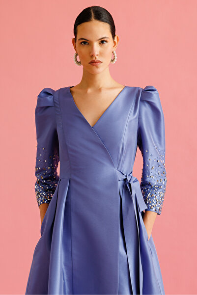 Nefeli Kol Taş Detaylı Kruvaze Bağlamalı Elbise