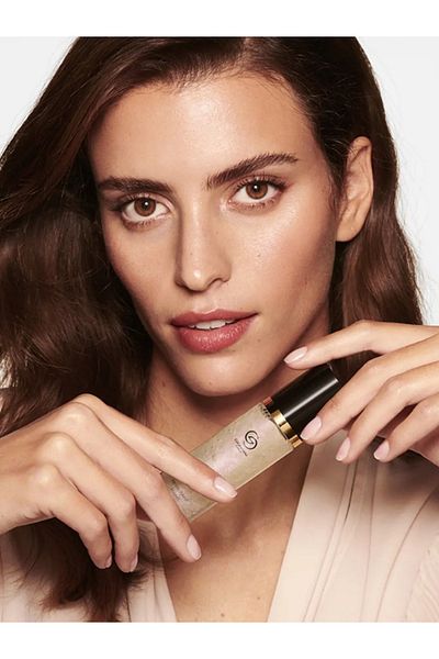 Oriflame Giordani Gold Boost Makeup Base Formulated with Prebiotic Serum 42118