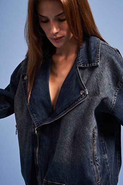 its basic Жіноча джинсова кольорова куртка з поясом, підперезана джинсовою курткою оверсайз