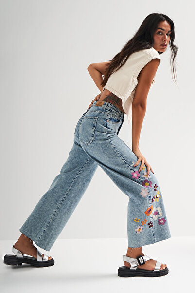 its basic Kadın Snow Kot Rengi Çiçek Nakışlı Culotte Fit Tasarım Denim