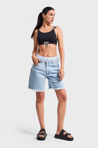 its basic Pantaloni scurti din denim midi de culoare denim subțire cu detaliu boxer - femei