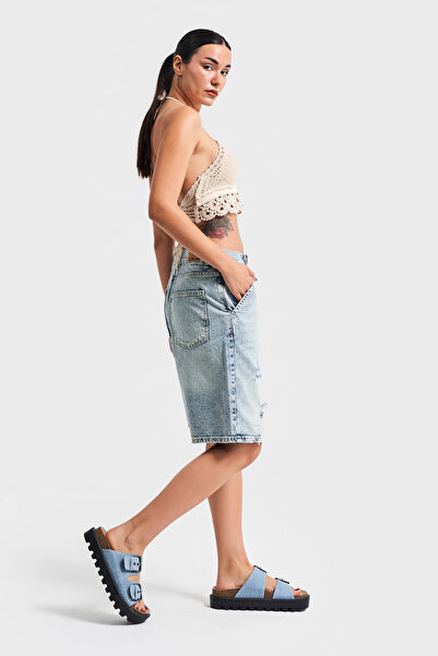 its basic Kadın G Kot Rengi Baggy Fit Bol Kesim Yırtık Detaylı Denim Şort