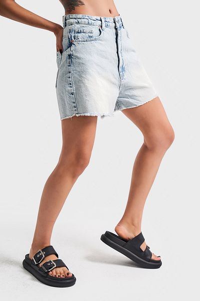 its basic Dámské mini džínové šortky Snow Color Baggy Fit – volný střih