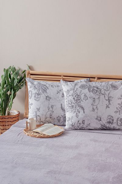 Mislina Home 2-Piece White Black Flower Pattern Pillowcase Cotton Polyester Easy to Iron 50x70
