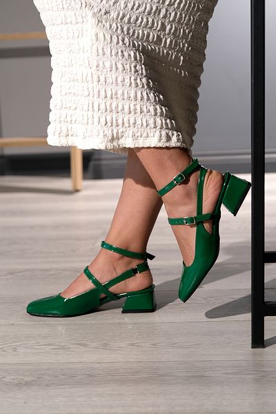 Akka Shoes Women's Mary Jane Patent Leather Ankle Strap Thick Heel Shoes