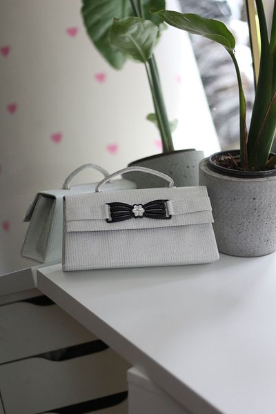 Moom Bag Γυναικεία τσάντα βραδινού φορέματος λευκή ασημί λουλούδι με λαβή