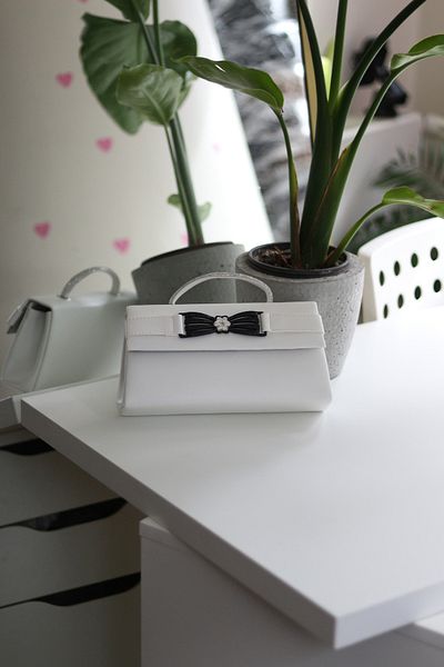 Moom Bag Γυναικεία λευκή δερμάτινη βραδινή τσάντα Clutch με λουλούδια και λαβή