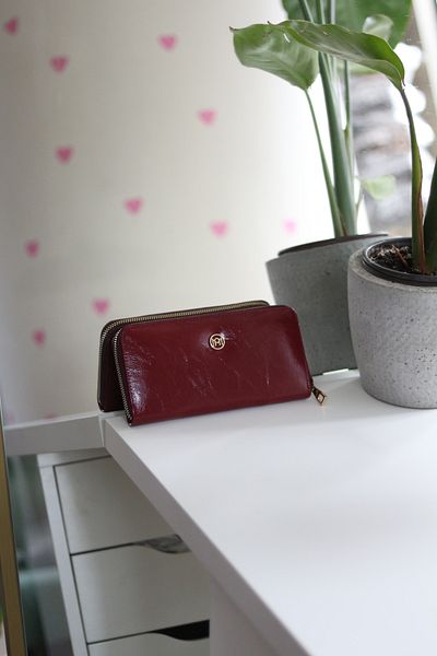 Moom Bag Women's Burgundy Textured Slim Wallet with Card Holder Detail
