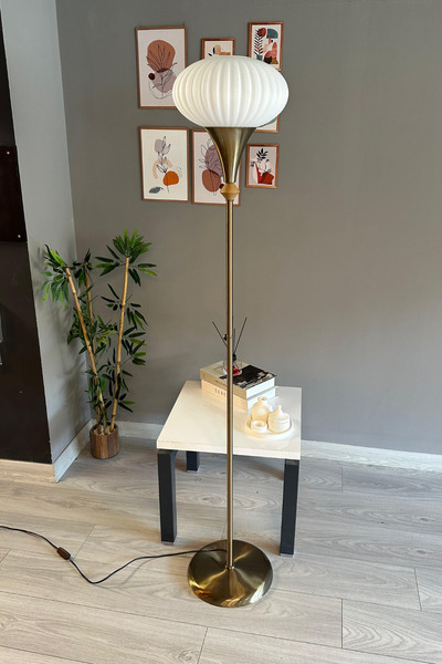 Bamyum Beyaz Cam Q Lambader Modern Dekoratif Metal Oturma Odası Çalışma Odası Zemin Lambası