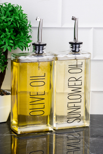 DNS HOME Set of 2 Glass Oil Pot with Silver Lid, Sunflower and Olive Oil Labeled Sauce Bowl and Vinegar Bowl 500 ml