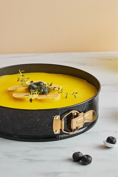 Karaca Schwarze, goldene, geklemmte Kuchenform 26 cm