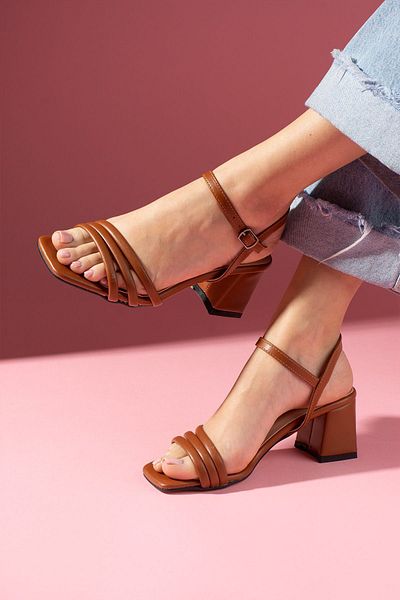FUGA MODA Sandale cu toc cu curea la gleznă Sandra Tan