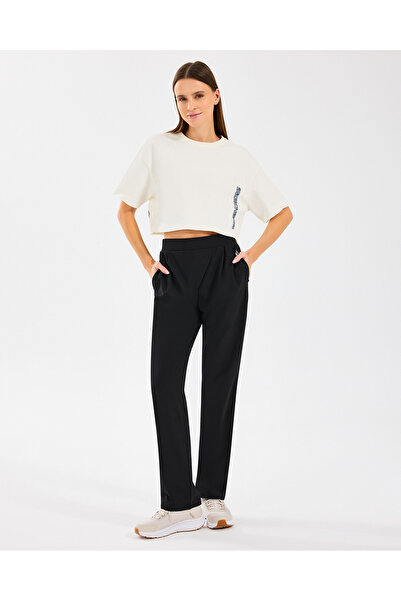 SKECHERS Γυναικείο μπλουζάκι με γραφικό σχέδιο W Crop Fit, μπλουζάκι σε χρώμα off-white S2510145-102