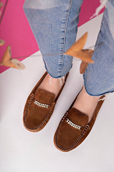 NOSEY SHOES حذاء Laura Model مصنوع من الجلد الطبيعي بلون الأرض ومزين بحجر من ...