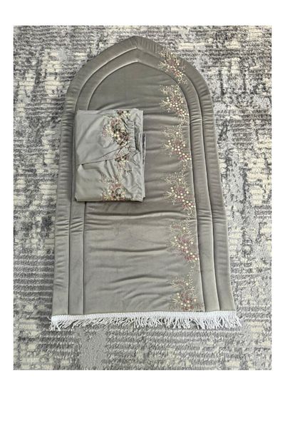 Gerenic Prayer rug set with embroidered rug