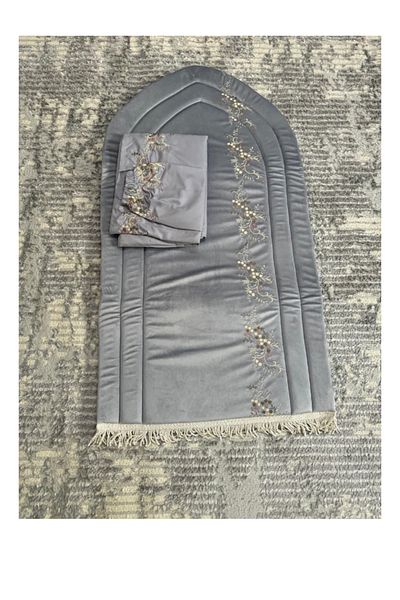 Gerenic Prayer rug set with embroidered rug