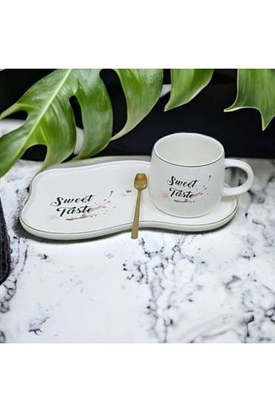 Generica A set of a cup, spoon and saucer, available in two colors: white and pink.