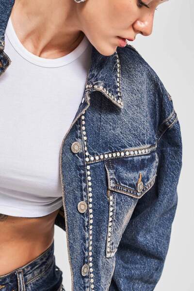 its basic Női T.Jeans színű 2W4-8 szegecses fényes kő design farmerdzseki