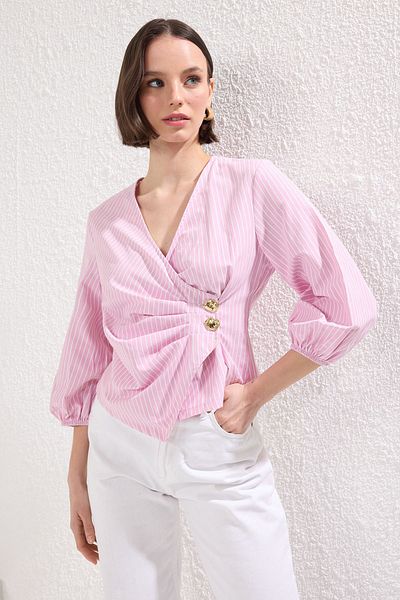 Trendyol Collection Rosa zweireihige gestreifte gewebte Bluse TWOSS25BZ00170
