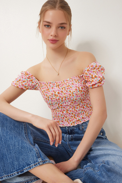 Happiness İstanbul Γυναικεία ροζ κρέμα με λουλουδάτο μάζεμα Carmen Crop Knitted UB00081