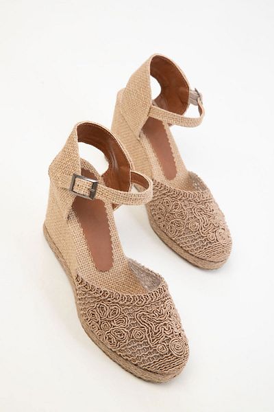 SOHO Nerzfarbene Damenschuhe mit Keilabsatz 20457