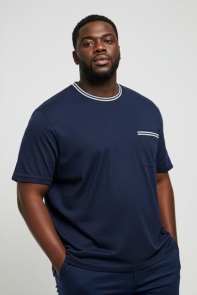 Trendyol Collection Marineblaues Strick-T-Shirt in Übergröße mit Taschen- und Banddetails, reguläre Passform TMNSS25BF00027