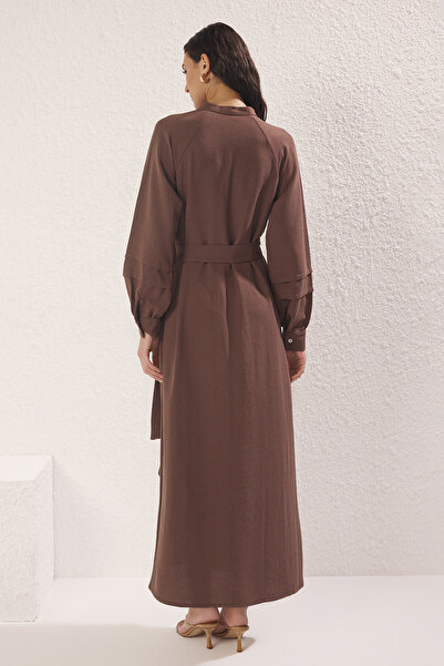 Trendyol Modest Tkané šaty z hnědé směsi lnu TCTSS25EB00117