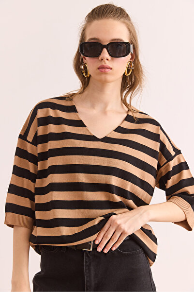 Olalook Kadın Camel V Yaka Çizgili Kısa Kol Triko Bluz BLZ-19002837