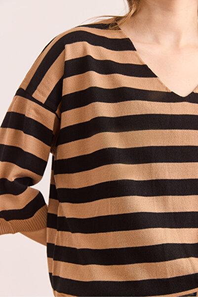 Olalook Kadın Camel V Yaka Çizgili Kısa Kol Triko Bluz BLZ-19002837