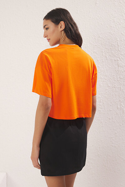 Trendyol Collection Premium Orange Relaxed/Fit Comfortable 100% Thick Cotton Crop Knitted T-Shirt Twoss23Ts00038