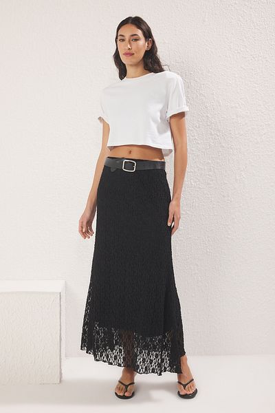 Trendyol Collection Schwarzer Midi-Rock mit Skater-Spitze und dehnbarem Strick TWOSS25ET00149