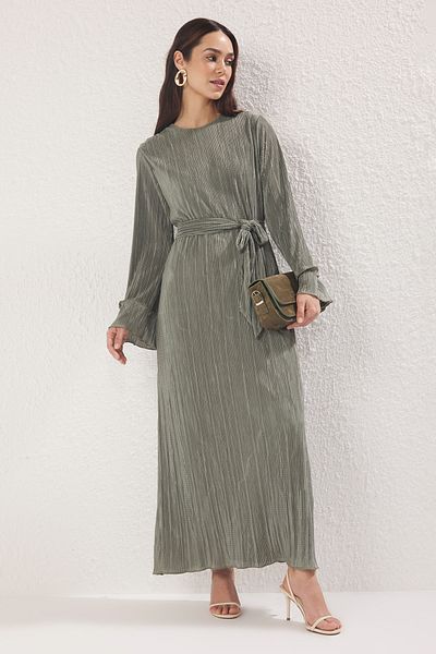 Trendyol Modest Khakifarbenes Crinkle-Strickkleid TCTSS25EB00125