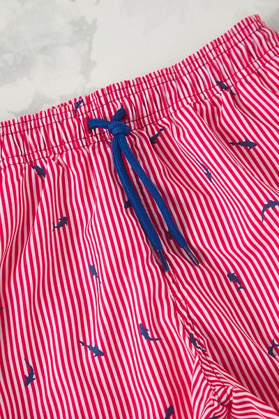 TRENDYOLKIDS شورت سباحة مطبوع باللون الأحمر للأولاد TKDSS25DS00000