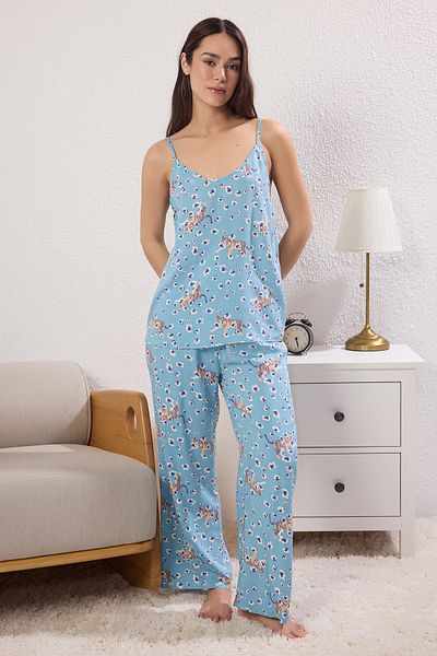 Trendyol Collection Σετ πιτζάμες με μπλε ζωικό σχέδιο με λουράκι από βισκόζη THMSS25PT00084