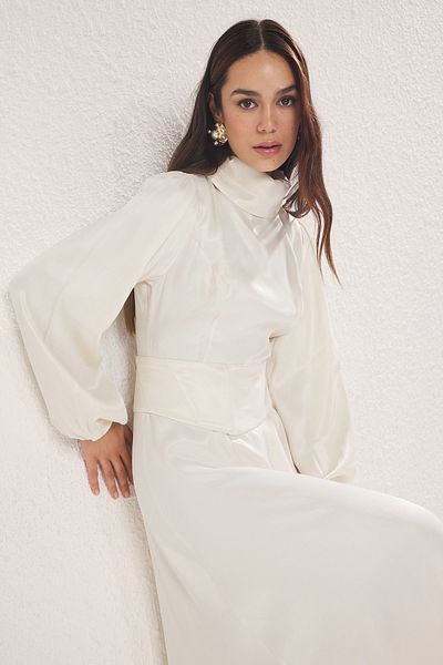 Trendyol Modest Ecru Braut Satin Hochzeit/Anlass Kleid TCTSS25DB00020