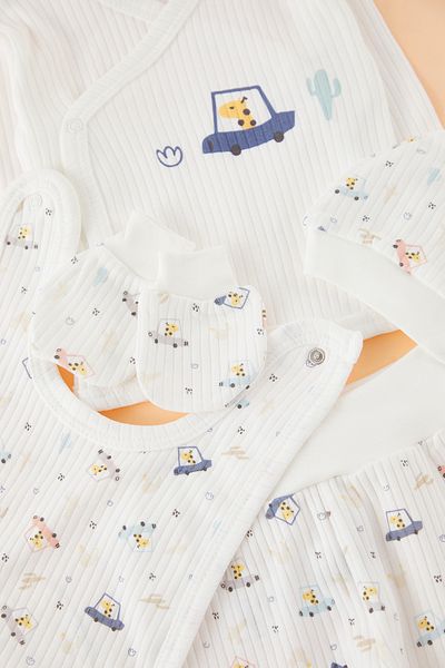 TRENDYOLKIDS طقم خروج من المستشفى مطبوع عليه سيارة قطن 100% للأطفال الأولاد مكون من 5 قطع TKDSS25IN00000