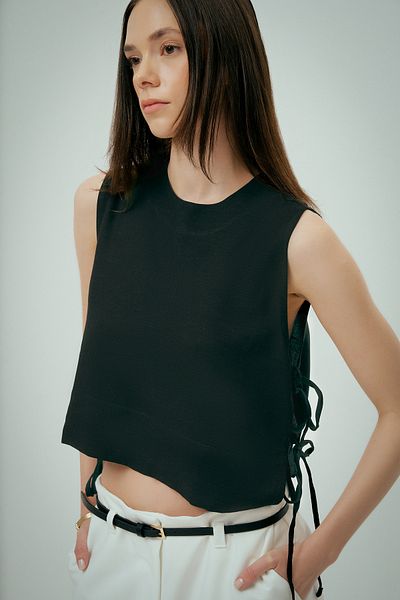 Wear Three Points Luna Lace-Up Zero Sleeve Black Linen Top