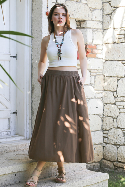 Chiccy Светлокафява ежедневна пола с дължина до коляното, скрити джобове, еластична талия и възможност за пране