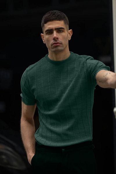 BİRBEYSTORE Πλεκτό T-Shirt με λαιμόκοψη