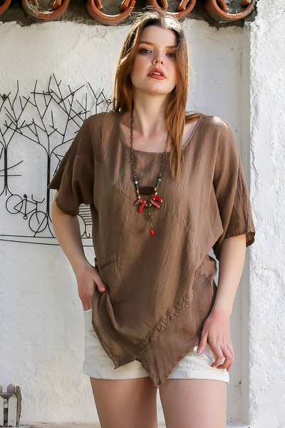 Chiccy Ανοιχτό καφέ λαιμόκοψη πισίνας με διχτυωτή τσέπη Λεπτομερής πλυμένη casual ασύμμετρη μπλούζα