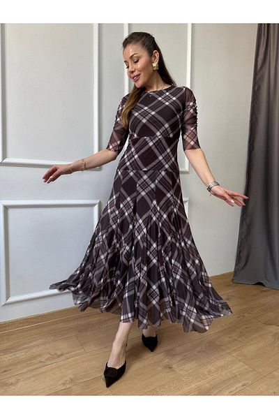 Size Özgü Кафява карирана рокля