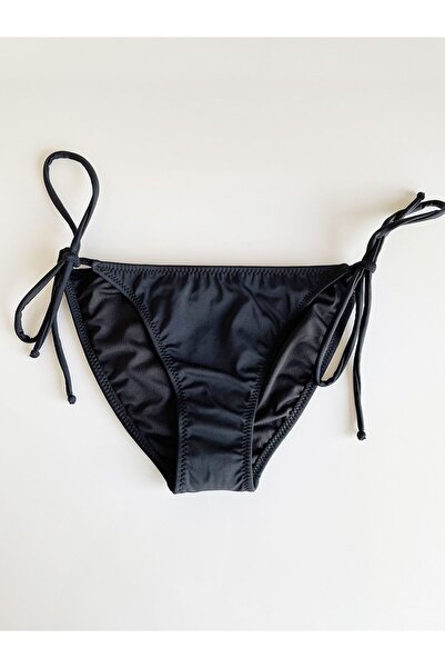 Zi Siyah Kenarları Ince Ip Bağlama Detaylı Bikini Altı